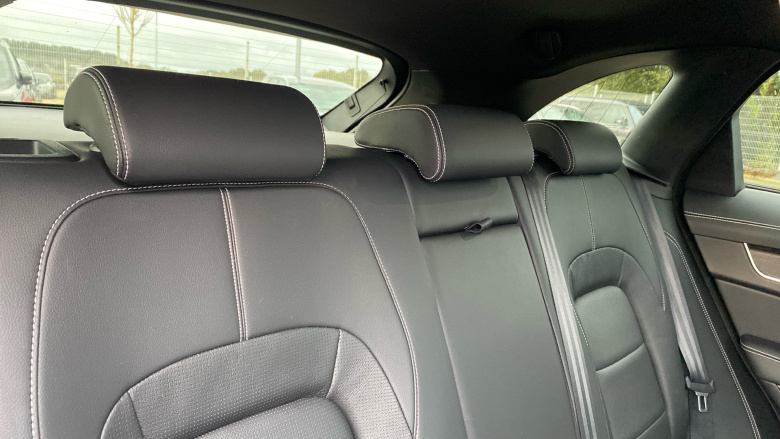 Jaguar F-Pace 2.0 D200 R-Dynamic Black 5dr Auto AWD Diesel Estate